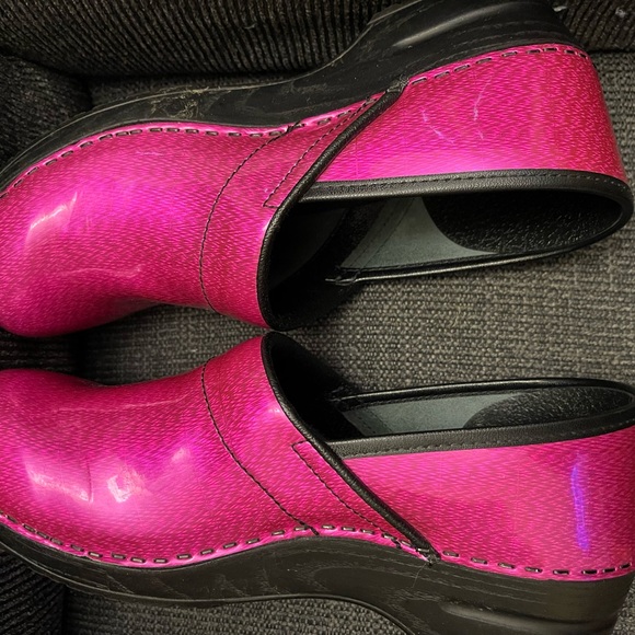Santia Clogs Hot Pink - Picture 1 of 4